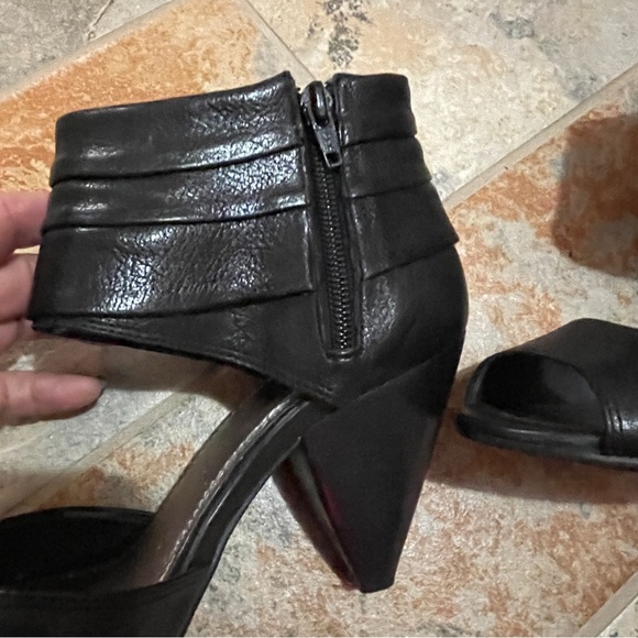 🐦⬛Beautiful Gianni Bini Open Toe Ankle Zip Triangular Heeled Leather Pumps! - Picture 5 of 13